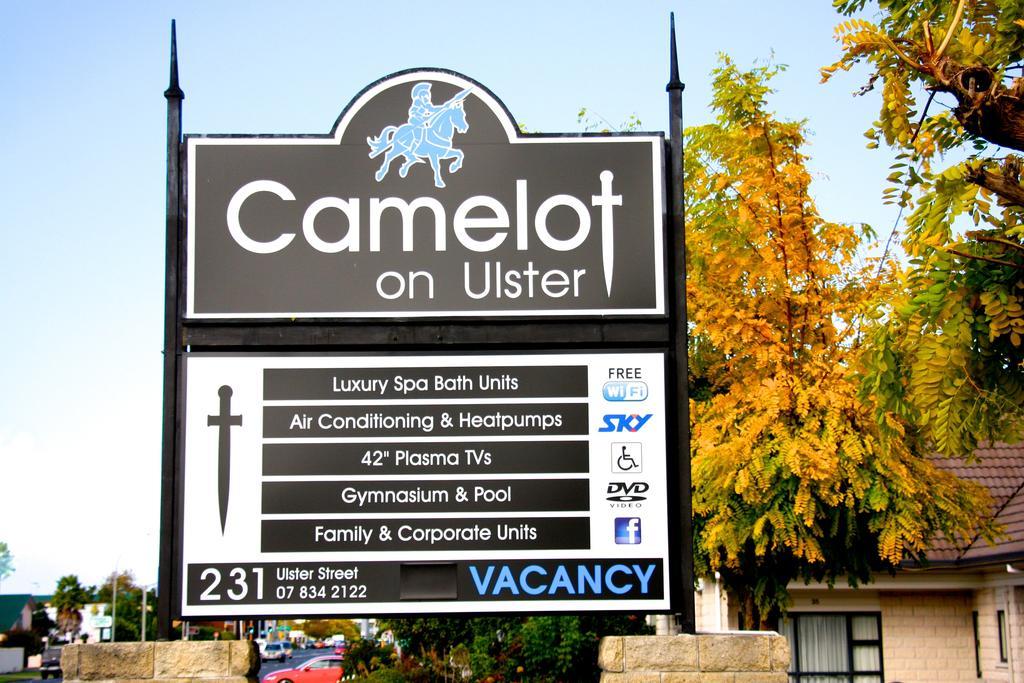 Мотель Camelot On Ulster Гамильтон Экстерьер фото